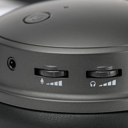 Buttons - Audeze Maxwell best wireless gaming headset​ on Audio46